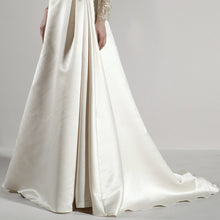 Carica l&#39;immagine nel visualizzatore di Gallery, ABITO SPOSA NUXIAL ART. 5033

