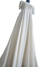 Carica l&#39;immagine nel visualizzatore di Gallery, ABITO SPOSA ART. FRAGOLINA
