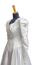 Carica l&#39;immagine nel visualizzatore di Gallery, ABITO SPOSA ART. CAMELIA
