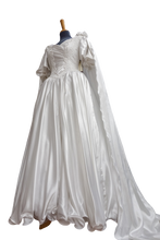 Carica l&#39;immagine nel visualizzatore di Gallery, ABITO SPOSA ART. AURORA
