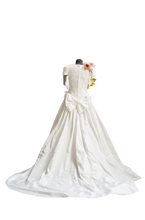 Carica l&#39;immagine nel visualizzatore di Gallery, ABITO SPOSA ART. VIOLA
