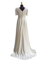 Carica l&#39;immagine nel visualizzatore di Gallery, ABITO SPOSA ART. FRAGOLINA
