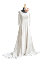 Carica l&#39;immagine nel visualizzatore di Gallery, ABITO SPOSA ART. FIOR DI LOTO
