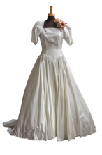Carica l&#39;immagine nel visualizzatore di Gallery, ABITO SPOSA ART. LILLA
