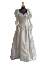 Carica l&#39;immagine nel visualizzatore di Gallery, ABITO SPOSA ART. ROSA
