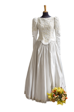 Carica l&#39;immagine nel visualizzatore di Gallery, ABITO SPOSA ART. BUCANEVE
