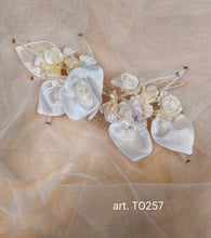 Carica l&#39;immagine nel visualizzatore di Gallery, Fermaglio da sposa Art.TO257
