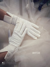 Carica l&#39;immagine nel visualizzatore di Gallery, Guanti da sposa Art.133
