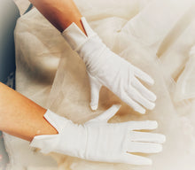 Carica l&#39;immagine nel visualizzatore di Gallery, Guanti da sposa Art.133
