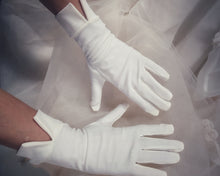 Carica l&#39;immagine nel visualizzatore di Gallery, Guanti da sposa Art.133
