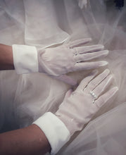 Carica l&#39;immagine nel visualizzatore di Gallery, Guanti da sposa Art.146
