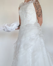 Carica l&#39;immagine nel visualizzatore di Gallery, ABITO SPOSA   ART. ROSSELLA
