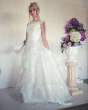 Carica l&#39;immagine nel visualizzatore di Gallery, ABITO SPOSA   ART. ROSSELLA
