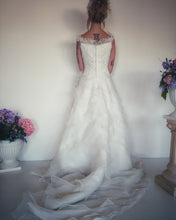 Carica l&#39;immagine nel visualizzatore di Gallery, ABITO SPOSA   ART. ROSSELLA
