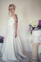 Carica l&#39;immagine nel visualizzatore di Gallery, ABITO SPOSA ART.4444D
