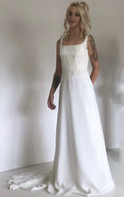 Carica l&#39;immagine nel visualizzatore di Gallery, ABITO SPOSA ART.ROMA
