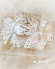 Carica l&#39;immagine nel visualizzatore di Gallery, Fermaglio da sposa Art.D001
