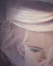 Carica l&#39;immagine nel visualizzatore di Gallery, Cappellino da sposa Art.E0003
