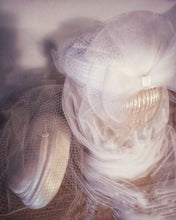 Carica l&#39;immagine nel visualizzatore di Gallery, Cappellino da sposa Art.E0003
