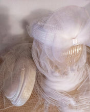 Carica l&#39;immagine nel visualizzatore di Gallery, Cappellino da sposa Art E0003

